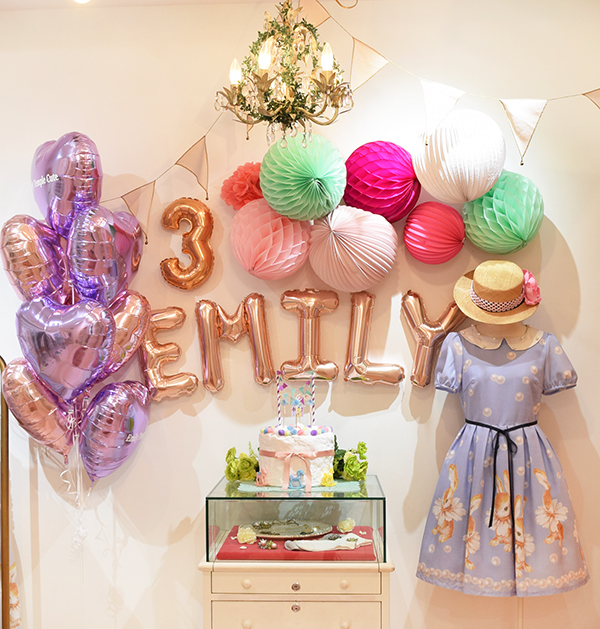 http://www.emilytemple-cute.com/news/shop-decoration.jpg